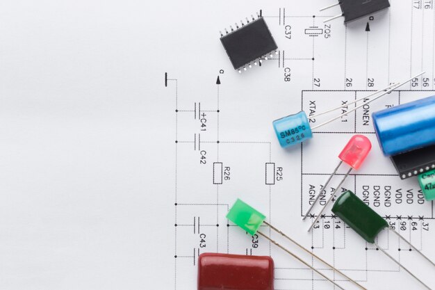 Jakie są najważniejsze zasady projektowania i testowania układów elektronicznych?